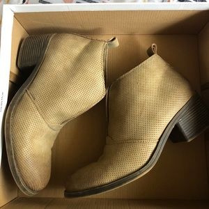 Billabong brown ankle boots
